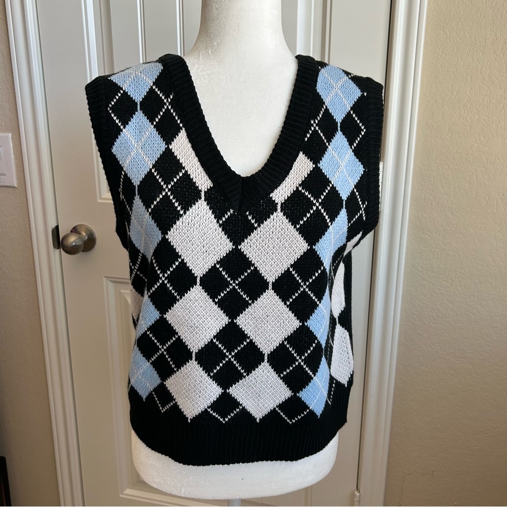 Oversized Checkered Blue &
White Sweater Vest